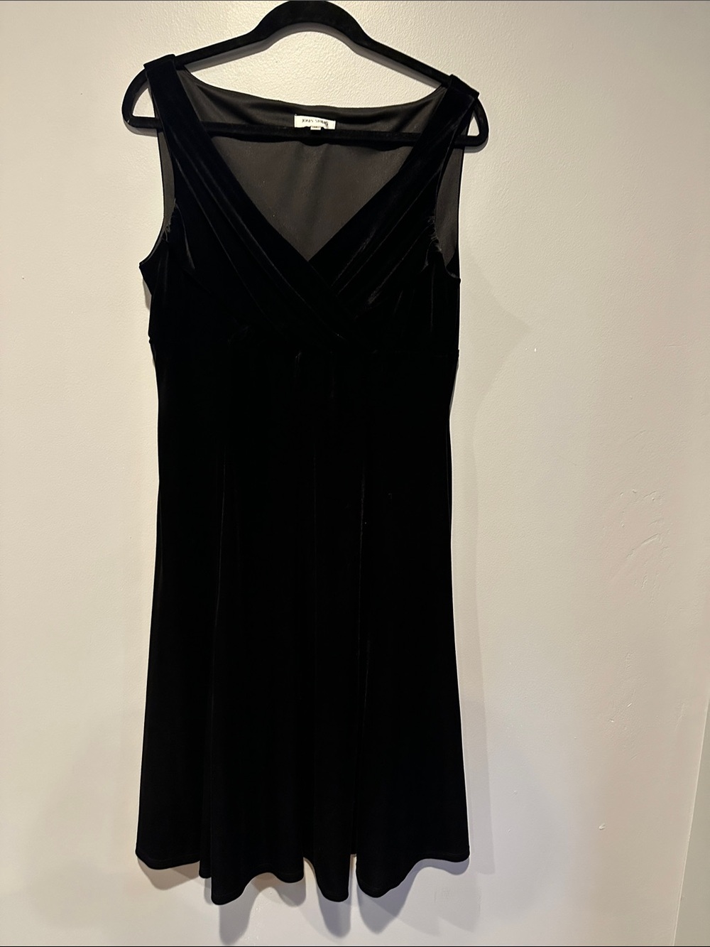 Jones Studio Black Velvet V-Neck Sleeveless Dress